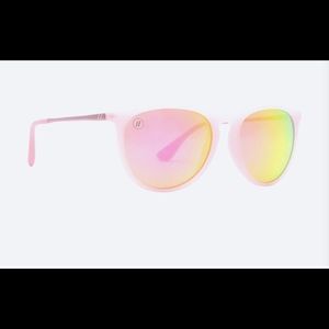 NWT Blenders Guava Queen Polarized Sunglasses - Soft Pink